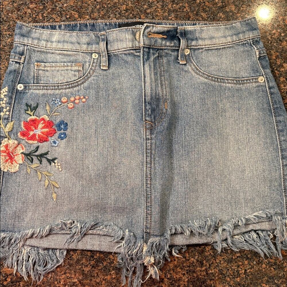 Express Denim Mini Skirt with Floral Embroidery Size 6 Boho Fesitival